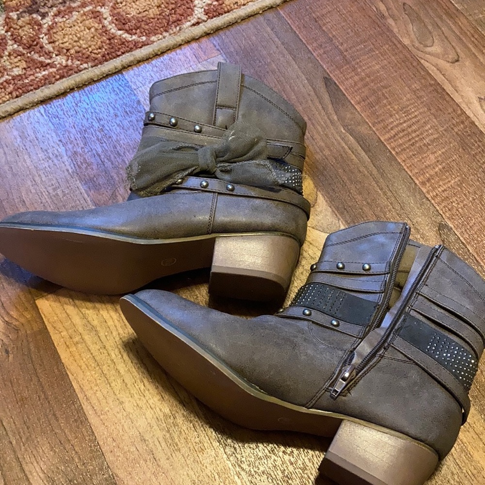 Hot Tomato brown booties size 7.5